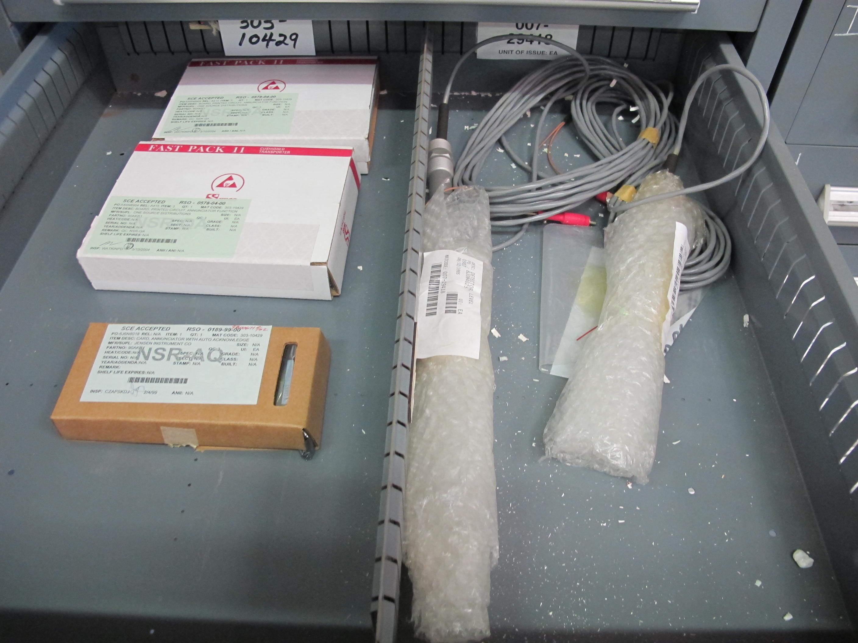 STANLEY VIDMAR HEAVY DUTY 5-DRAWER PARTS CABINET W/ CONTENTS (W-44) LOADING & HANDLING FEE $25-